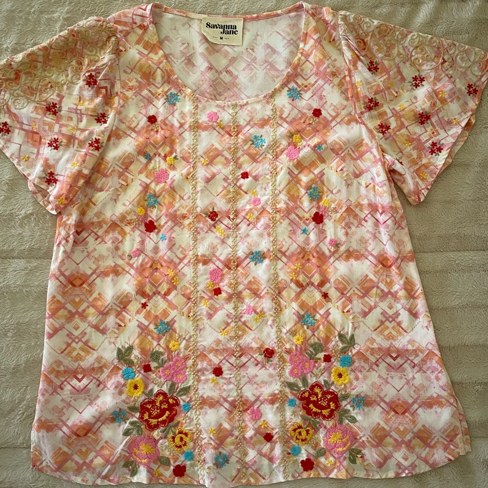 Beautiful embroidered pink, peach blouse/top/shirt, medium🌸❤️🌼